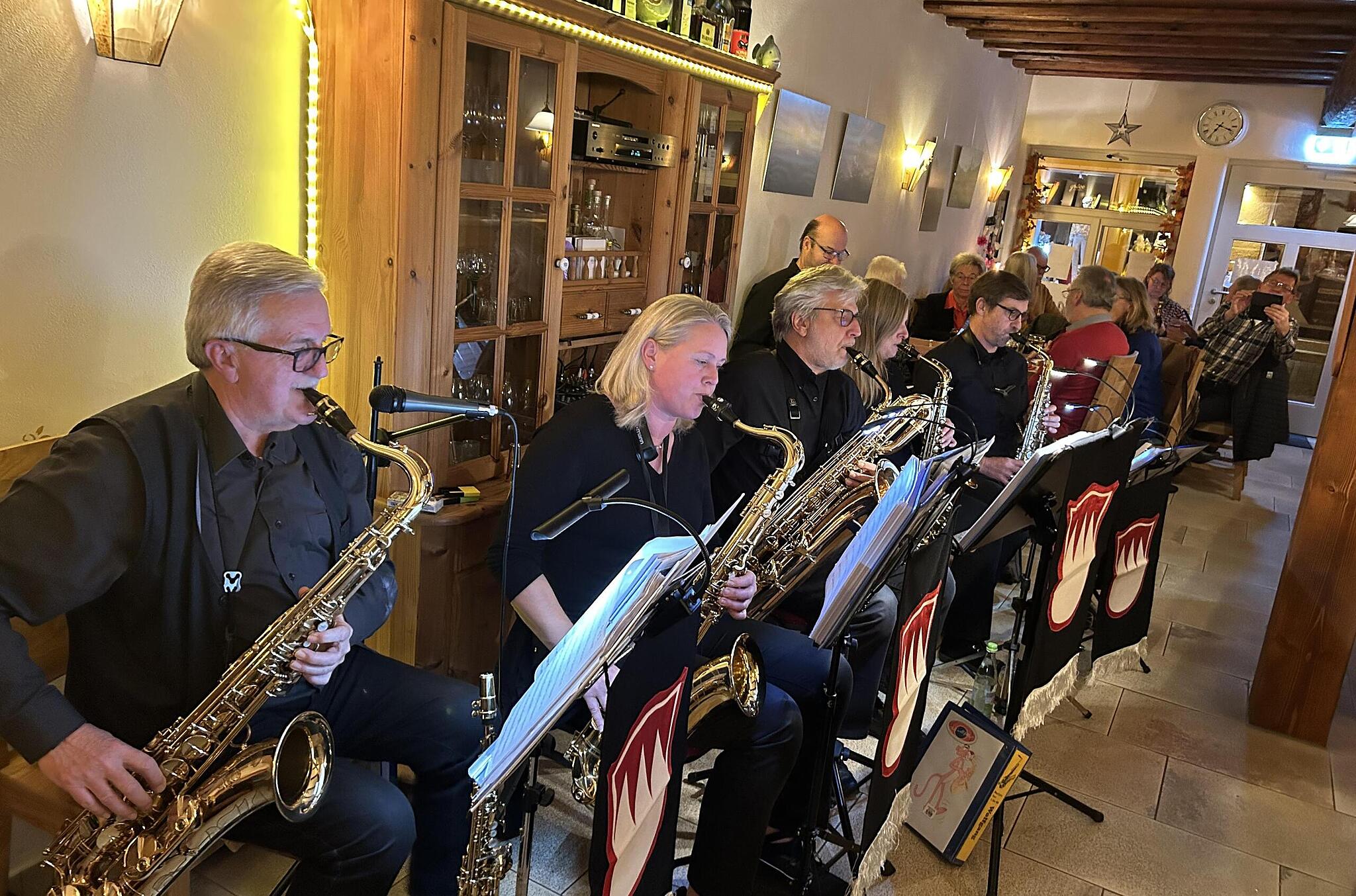 Kulturprogramm beim Höchstadter Heimatverein mit Saxophon und Currywurst