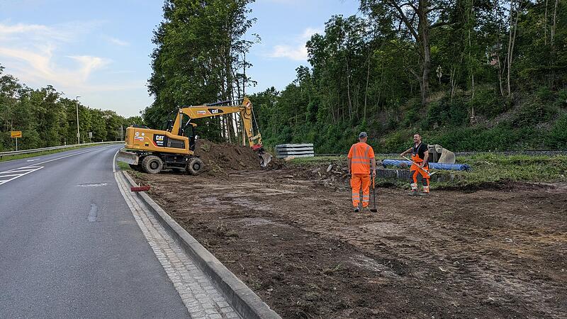 Bauarbeiten der DB am Durchlass gegenüber der Kreuzung von Veit-Stoß-Straße zu B 287
