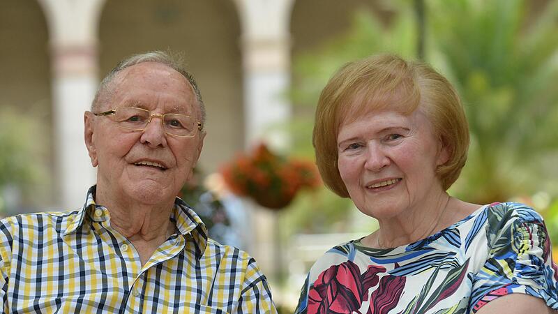Oswald Distelrath und seine Christa, hier im Kurgarten, f&uuml;hlen sich wohl in Bad Kissingen und m&ouml;chten die Kurstadt noch in zwei Jahren besuchen, wenn Distelrath 100 Jahre alt wird.