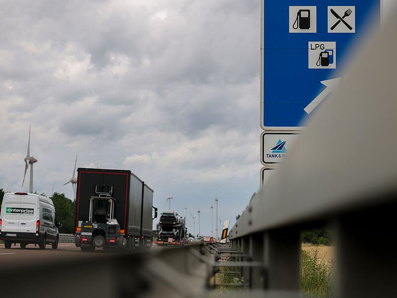 Tankstelle an der Autobahn Tankstelle an der Autobahn