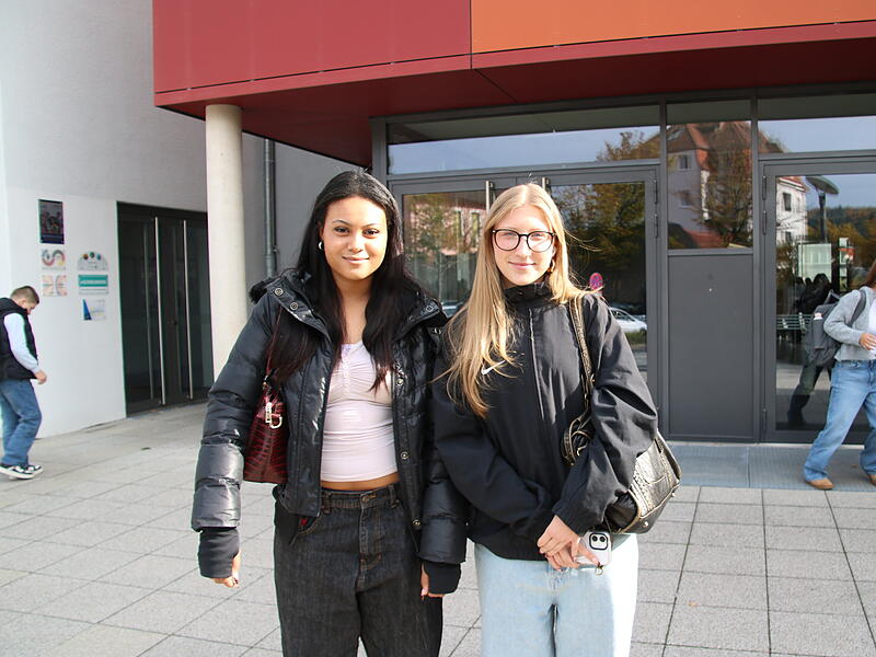 von links: Alisha Sunday und Angelina Woit