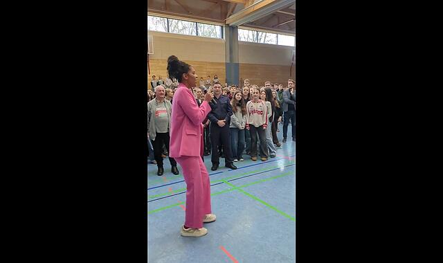 Burgkunstadt: Hier spricht Model Lijana mit Schülern über Cybermobbing Burgkunstadt: Hier spricht Model Lijana mit Schülern über Cybermobbing