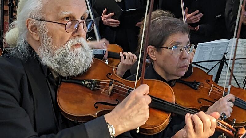H&ouml;chste Konzentration vor dem Konzertbeginn: Haydns &bdquo;Sch&ouml;pfung&ldquo; ist ein anspruchsvolles St&uuml;ck.Forchheim & Fr&auml;nkische Schweiz