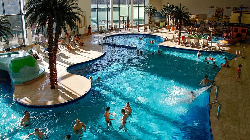 Bei Regen auch im Sommer auf das Hallenbad ausweichen? Klingt gut – ist im Bambados aber trotz einer Ankündigung der Stadtwerke nicht möglich.