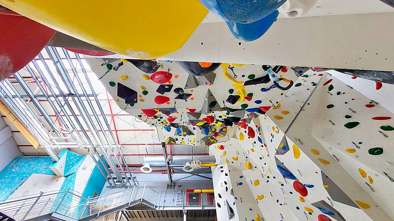 Kletterhalle Forchheim Frankenjura AcademyForchheim & Fränkische Schweiz Endlich wieder Indoor-Klettern in Forchheim: Die Frankenjura Academy hat ihren Betrieb in der ehemaligen Magnesiahalle gestartet.