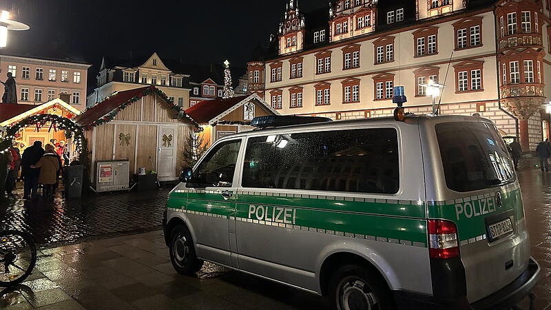 Polizei zeigt Präsenz auf dem Coburger Weihnachtsmarkt.