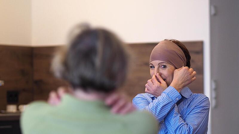 Koordinations&uuml;bungen wie das Kinderspiel &bdquo;Kniechen, N&auml;schen, &Ouml;hrchen&ldquo; helfen das Ged&auml;chtnis zu st&auml;rken, meint Ged&auml;chtnistrainerin Iris Holzmann.