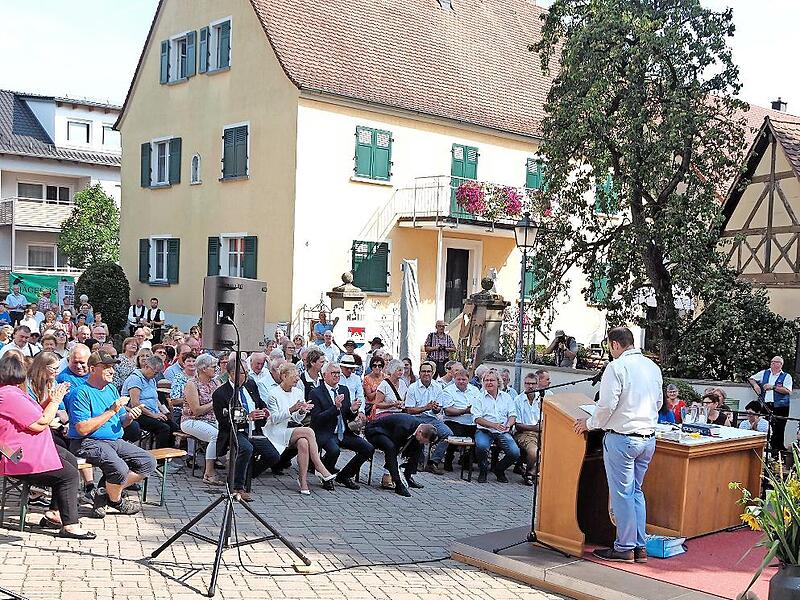 In seiner Festansprache dankte Stefan Luckert, der Vorsitzende des Festausschusses, allen, die sich kreativ und tatkräftig in die Planung und Ausführung des Jubiläums eingebracht hatten.