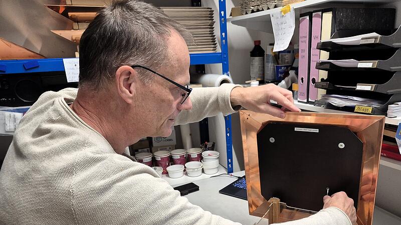 Andreas Hering fertigt Luxus-Vogelfutterhäuschen in Handarbeit.