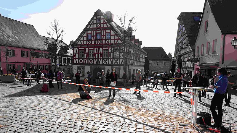 In Herzogenaurach demonstrierten am Samstag laut Polizeiangaben 65 Personen f&uuml;r Freiheit und Frieden.