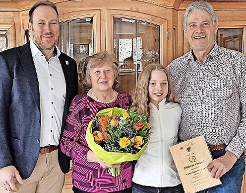 Stefan Reichold (von links), Regina Stößel, Enkelin Amelie Deason und Ubald Stößel. Stefan Reichold (von links), Regina Stößel, Enkelin Amelie Deason und Ubald Stößel.