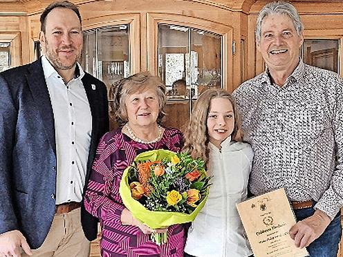 Stefan Reichold (von links), Regina Stößel, Enkelin Amelie Deason und Ubald Stößel. Stefan Reichold (von links), Regina Stößel, Enkelin Amelie Deason und Ubald Stößel.