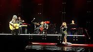 Amy MacDonald gab am 21. August in str&ouml;mendem Regen in Dresden ein Konzert. Celine Lang war in der ersten Reihe und durfte dann sogar auf die B&uuml;hne.