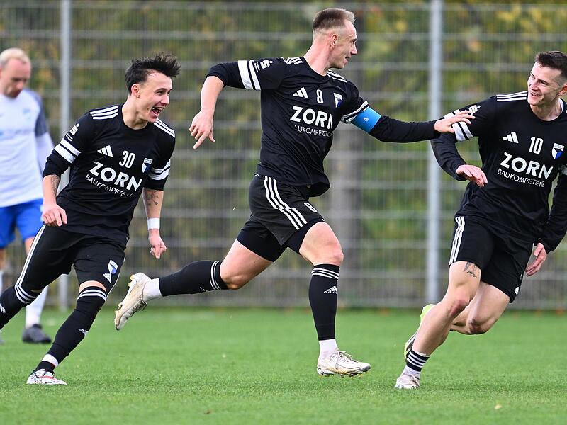 Nico Baumgartl, Fabian Hofmann und Christian Rzonsa (v. l.) hatten in der laufenden Saison bereits viel Grund zur Freude.Forchheim & Fränkische Schweiz