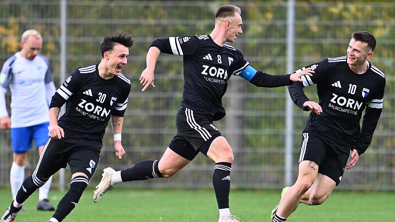 Nico Baumgartl, Fabian Hofmann und Christian Rzonsa (v. l.) hatten in der laufenden Saison bereits viel Grund zur Freude.Forchheim & Fränkische Schweiz