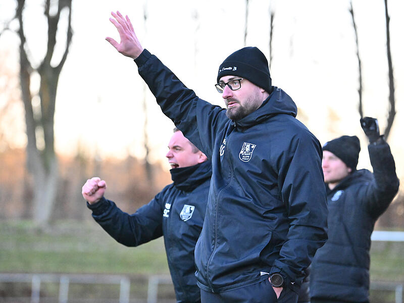 FCE-Trainer Jan Gernlein hadert mit den Fehlern seiner Defensive in Erlangen.