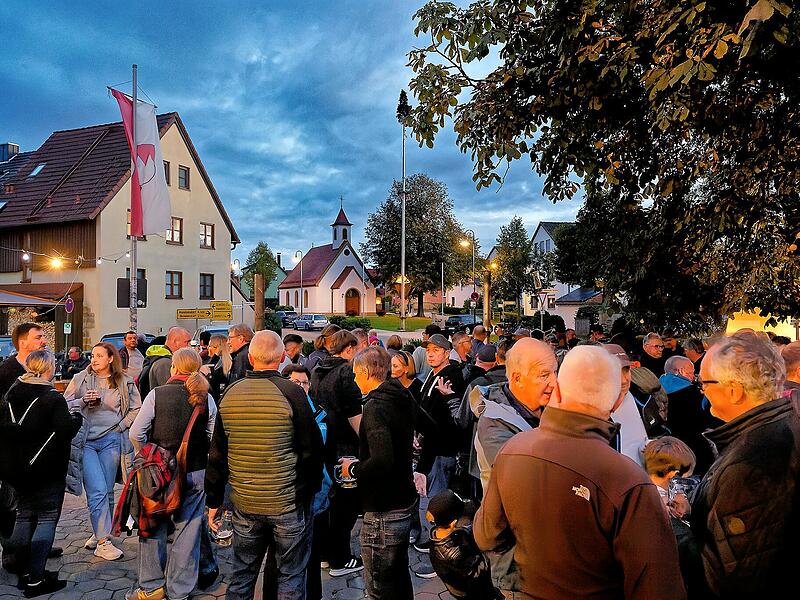 So schön feierten die Gäste beim Bockbieranstich in Schammelsdorf.Bockbieranstich bei Knoblach in Schammelsdorf So schön feierten die Gäste beim Bockbieranstich in Schammelsdorf.