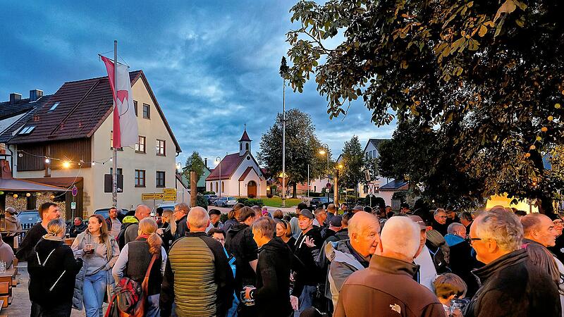 So schön feierten die Gäste beim Bockbieranstich in Schammelsdorf.Bockbieranstich bei Knoblach in Schammelsdorf So schön feierten die Gäste beim Bockbieranstich in Schammelsdorf.