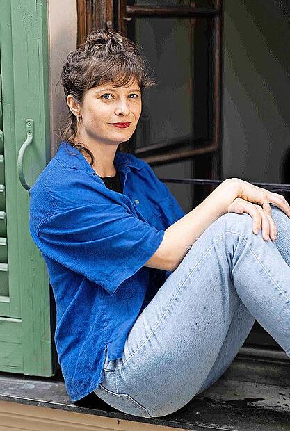 Ihr Romandebüt „Unter Grund“ stellt Annegret Liepold in einer Lesung in der Stadtbücherei Forchheim vor.