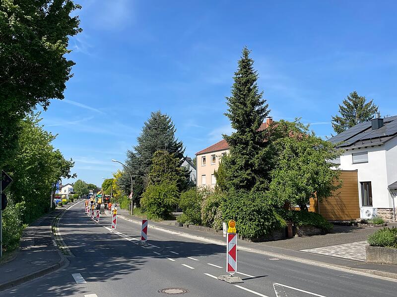 In der Münnerstädter Straße werden Wasserleitungen getauscht. Der Verkehr auf der Bundesstraße wird noch bis Ende der Sommerferien beeinträchtigt. In der Münnerstädter Straße werden Wasserleitungen getauscht. Der Verkehr auf der Bundesstraße wird noch bis Ende der Sommerferien beeinträchtigt.