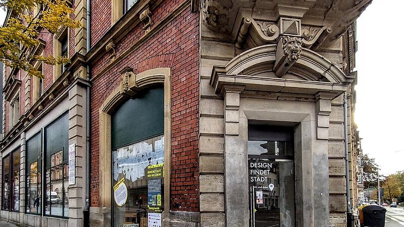 Im Ladenlokal an der Ecke Mohrenstra&szlig;e/L&ouml;wenstra&szlig;e befand sich bis September 2013 die Fast-Food-Kette &bdquo;Subway&ldquo;.