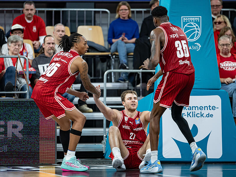 Moritz Krimmer (Mitte) steuerte bei seinem Saisondebüt gegen die Rostock Seawolves zwei Punkte und zwei Rebounds bei. Moritz Krimmer (Mitte) steuerte bei seinem Saisondebüt gegen die Rostock Seawolves zwei Punkte und zwei Rebounds bei.