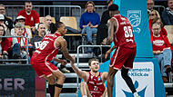 Moritz Krimmer (Mitte) steuerte bei seinem Saisondebüt gegen die Rostock Seawolves zwei Punkte und zwei Rebounds bei.