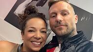 Erinnerungsfoto in der „Fitnessfabrik“ in Coburg: Die Coburgerin Lu mit dem Rapper Kontra K.