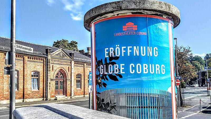 Werbung allerorten: Am Samstag, 7. Oktober, &ouml;ffnet das Globe seine T&uuml;ren f&uuml;r alle Neugierigen um 15 Uhr. Gleichzeitig gibt es vor dem Globe ein Massenkonzert &ndash; den &bdquo;Symphonic Mob&ldquo;.