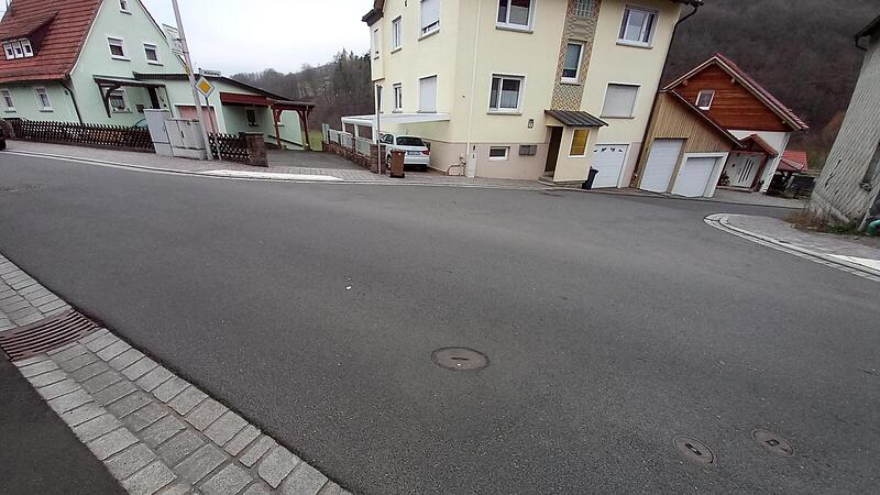 Die meisten über- und außerplanmäßigen Ausgaben verursachten 2023 die umfangreichen Straßenbaumaßnahmen, wie hier im Bereich Sinntalstraße/Mühlenweg.