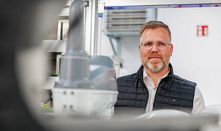 Der Chef des Kronacher Automatisierungsspezialisten M.A.i. GmbH Mario Michel hat das Netzwerk Partners for Defence ins Leben gerufen. Sein Credo: Zusammenarbeit statt Einzelk&auml;mpfer.
