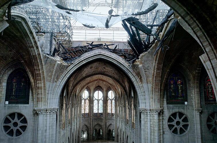 ArteDokumentation Wie NotreDame wieder aufgebaut wird.