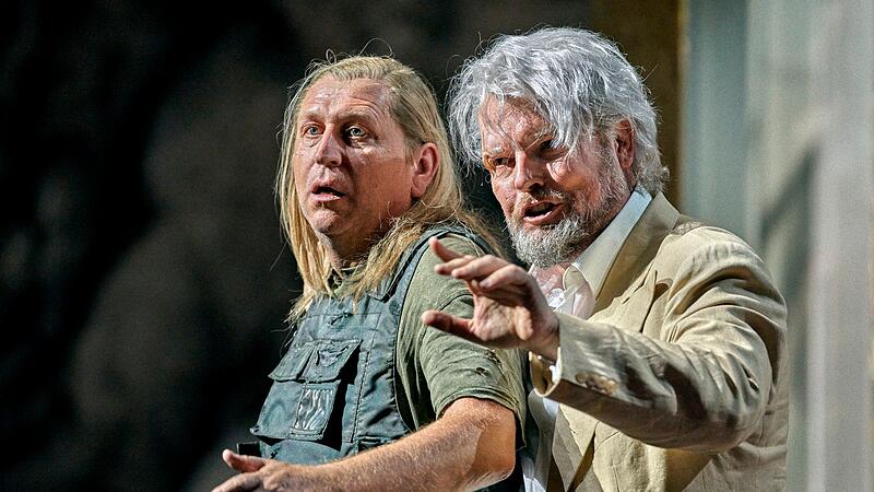 Andreas Schager (Siegfried) und Tomasz Konieczny (Der Wanderer) im Bayreuther "Siegfried" von Valentin Schwarz Andreas Schager (Siegfried) und Tomasz Konieczny (Der Wanderer) im Bayreuther "Siegfried" von Valentin Schwarz