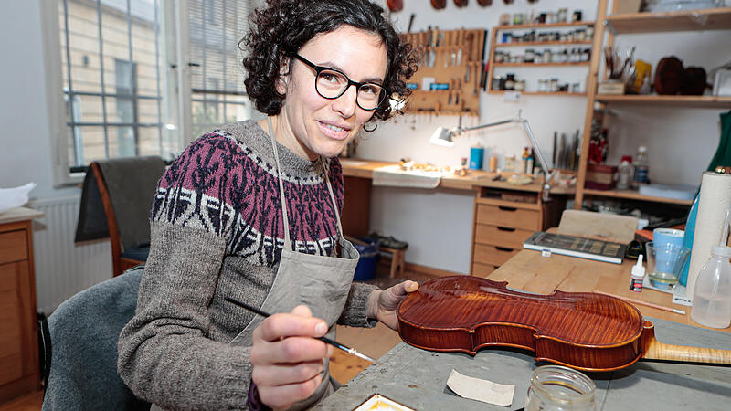 Bis zu 400 Stunden investiert Veronika Dreysse in den Bau eines Instruments.