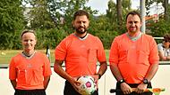 Blerim Berisha (Mitte, hier mit Alexa Müller und Stefan Ehrsam) pfeift normalerweise in der Kreisliga. In Portugal erfüllt sich nun ein Traum für den 38-Jährigen.