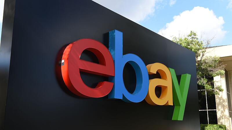 Ebay-Logo vor Hauptquartier