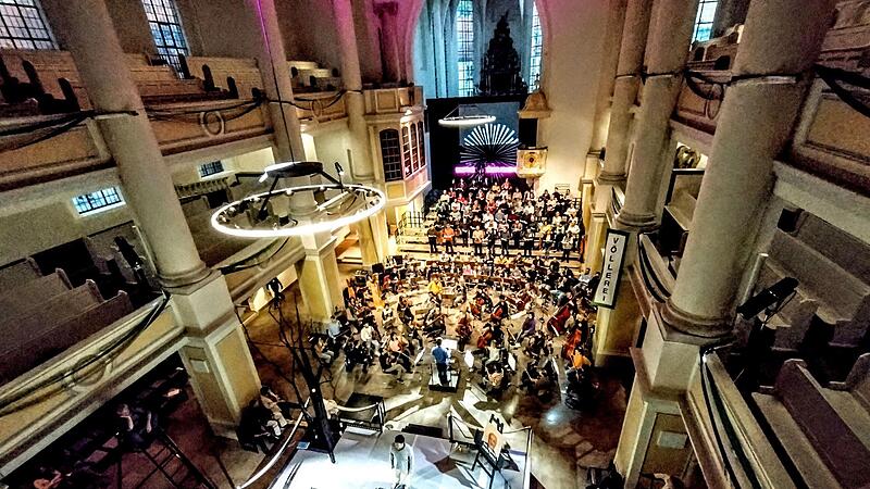 Platz f&uuml;r insgesamt 148 Mitwirkende und rund 350 Zuh&ouml;rer bietet die Morizkirche f&uuml;r &bdquo;Fausts Verdammnis&ldquo; von Hector Berlioz.