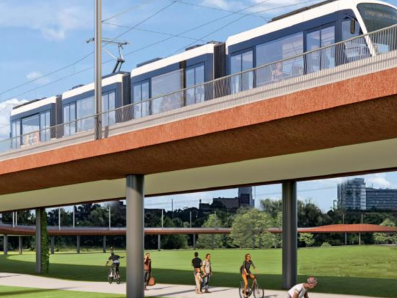 Über diese Brücke über den Regnitzgrund soll die Stadt-Umland-Bahn (Stub) einmal von Erlangen nach Herzogenaurach abbiegen. Bis das der Fall sein wird, sind die letzten Diskussionen um das Bauprojekt noch lange nicht gefochten.