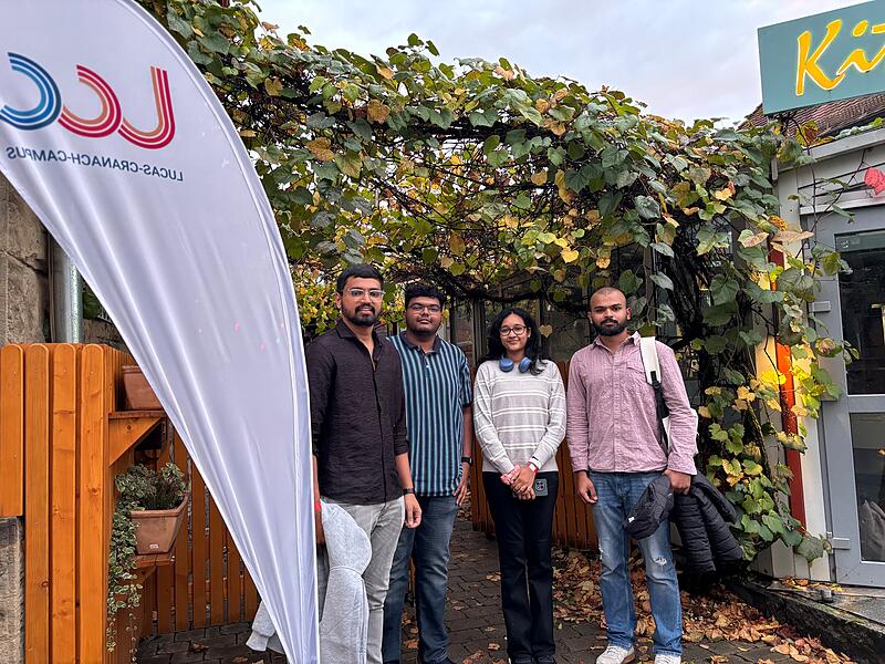 Haben im Wintersemester begonnen, Autonomes Fahren im Master zu studieren: (v.r.n.l) Sumanth, Maheswaran und Manasa und Sanju Gowda.