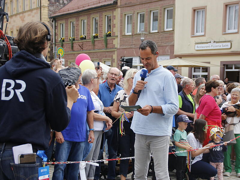 Der BR war während der Zieleinfahrt in Hammelburg live vor Ort.