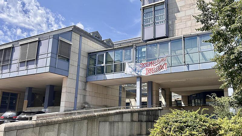 Das St.-Josef-Krankenhaus in Schweinfurt schließt zum Jahresende 2024. Werden weitere Häuser folgen? Das St.-Josef-Krankenhaus in Schweinfurt schließt zum Jahresende 2024. Werden weitere Häuser folgen?