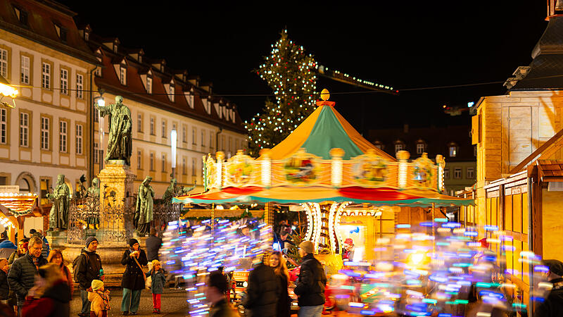 F&uuml;r die Kleinsten steht ein Karusell am Maxplatz.