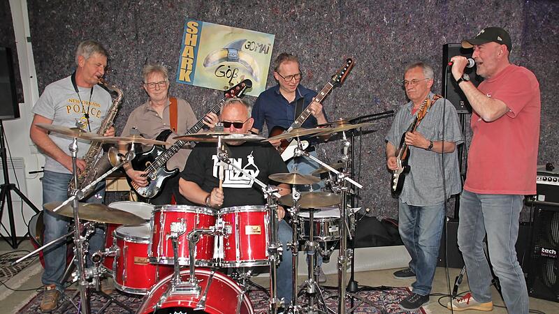 Die Musiker der Kulmbacher Band „Shark“ proben fleißig für ihr Jubiläumskonzert am 30. Mai. Die Musiker der Kulmbacher Band „Shark“ proben fleißig für ihr Jubiläumskonzert am 30. Mai.