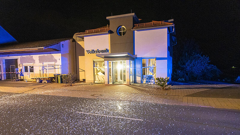 Bankautomat gesprengt: Gebäude stark in Mitleidenschaft gezogenForchheim & Fränkische Schweiz