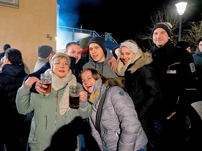 Volles Haus und gute Stimmung beim Bockbieranstich der Brauerei Grasser in Huppendorf