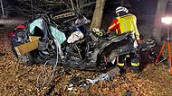 Schwerer Unfall auf der B2 bei Nürnberg: Fahrer eingeklemmt und schwer verletzt