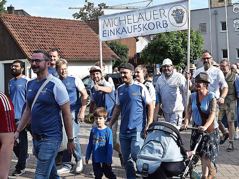 Wie bei derartigen Ereignissen üblich, zeigte auch der „Einkaufskorb Michelau“ seine Präsenz.