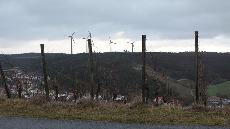 Der regionale Planungsverband Main-Rhön wird in der Fortschreibung des Regionalplans zwei Flächen im Bereich Altreichthal zur Nutzung für Windenergie ausweisen (im Bild: bestehende Windkraftanlagen in Ramsthal). Der regionale Planungsverband Main-Rhön wird in der Fortschreibung des Regionalplans zwei Flächen im Bereich Altreichthal zur Nutzung für Windenergie ausweisen (im Bild: bestehende Windkraftanlagen in Ramsthal).