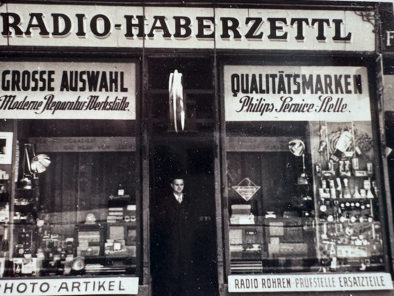 Firmengr&uuml;nder Adolf Haberzettl in Karls Bad: Radio Haberzettl in Herzogenaurach blickt auf eine 95 Jahre alte Firmentradition zur&uuml;ck.