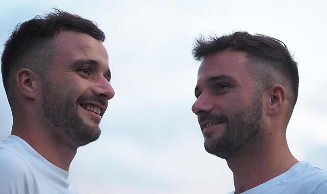 Unterschiede erkannt? Unser Bild zeigt die Zwillinge Christoph (links) und Steffen Schmidt vom FC Fuchsstadt.